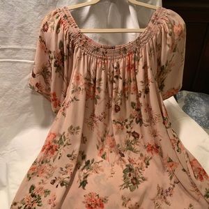 New short sleeve blouse in dusty pink. Soft